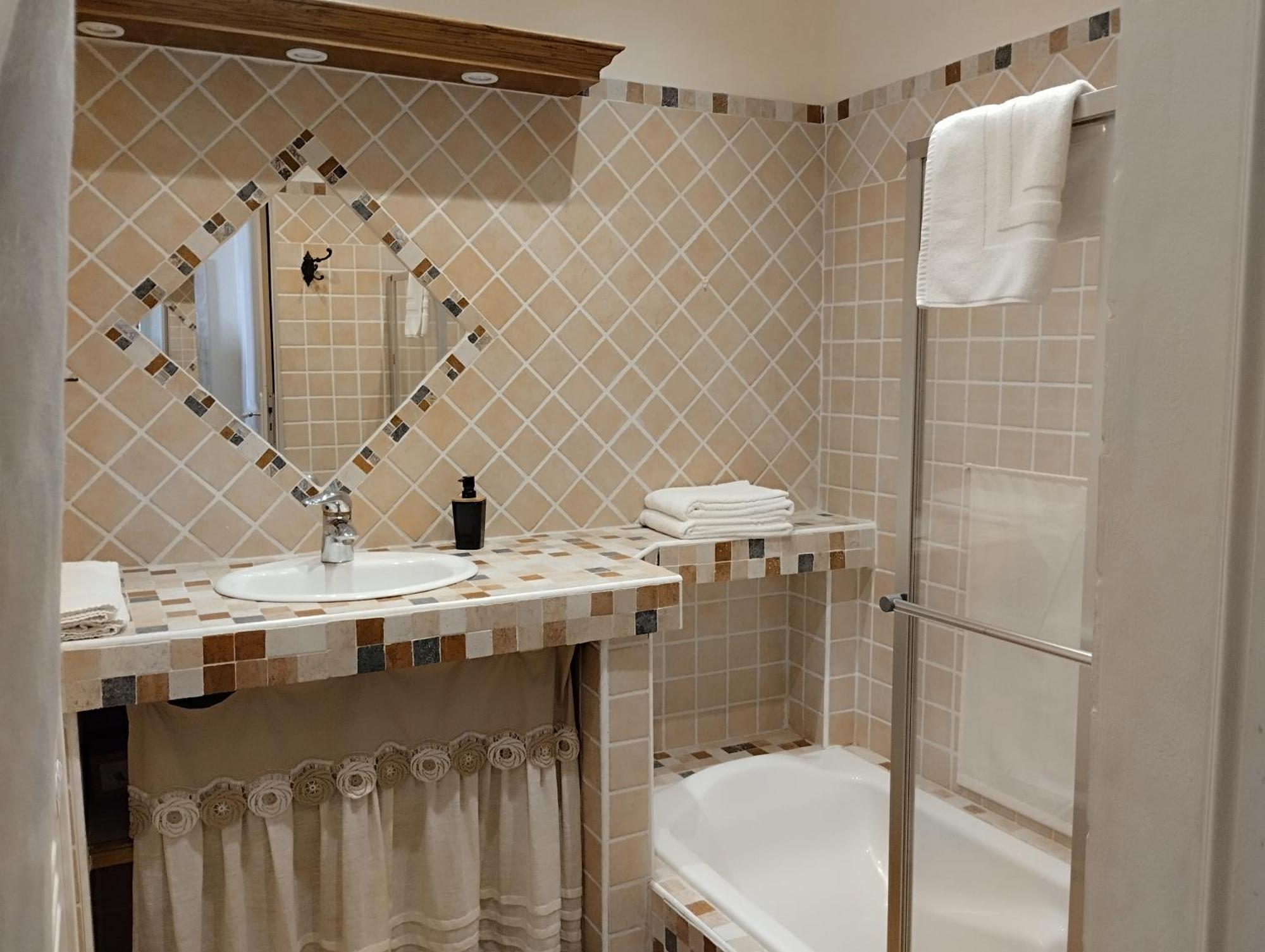 Hotel Le Patio Grignan Zewnętrze zdjęcie